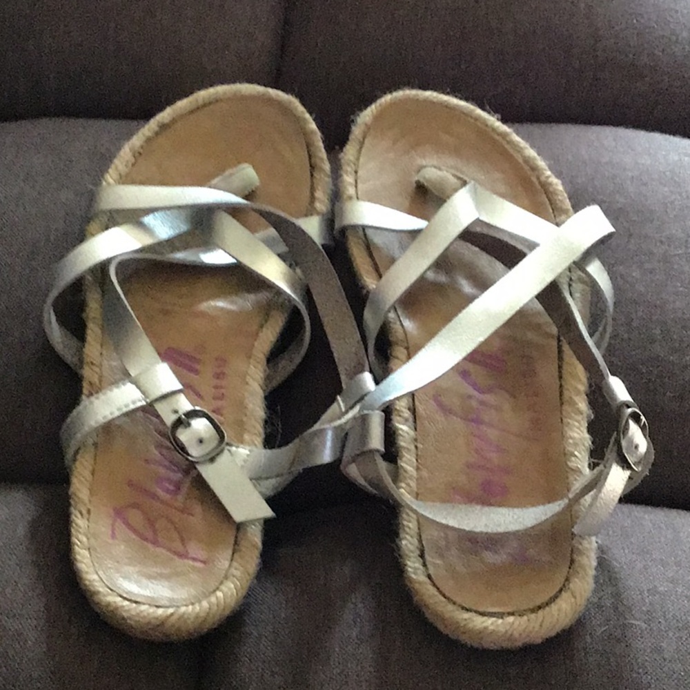 Sandles